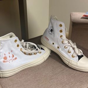 Custom made Libra converse. Size 3 Men/5 Women/35 EUR/22CM